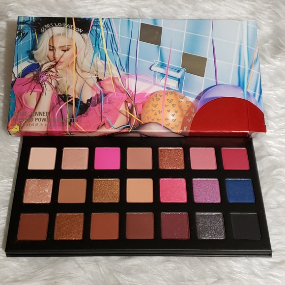 BUNDLE KYLIE JENNER SIPPING PRETTY PALETTE AND NOVA LIPSTICK - Picture 3 of 12